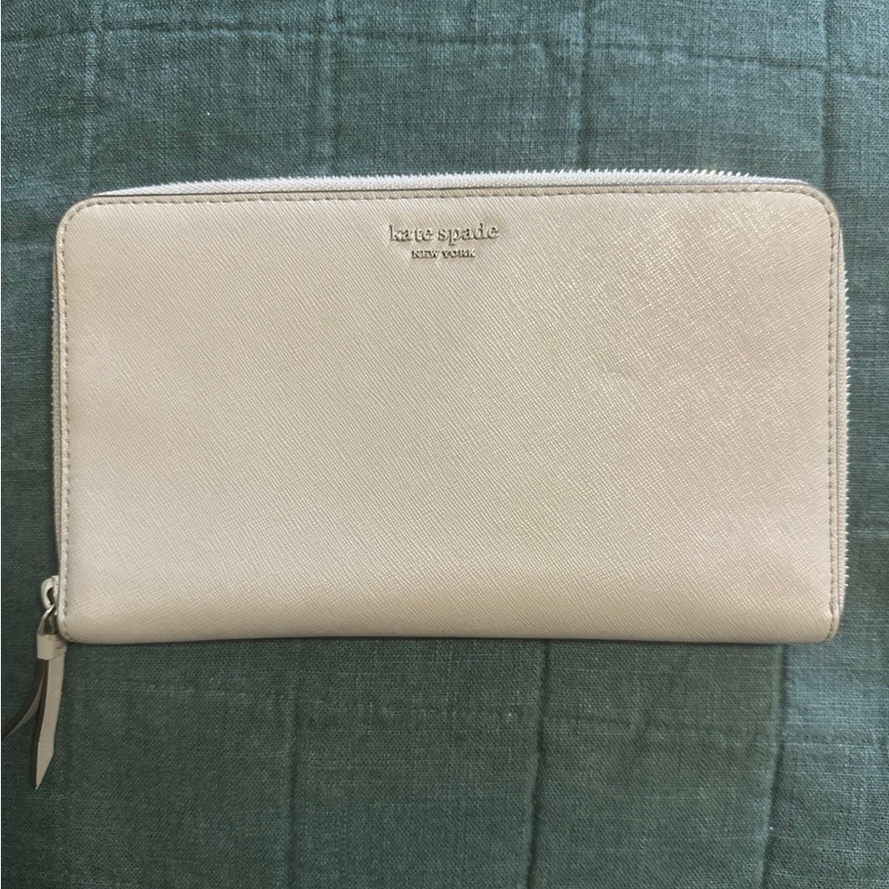 Kate Spade ♠️ Zip-Around travel Wallet